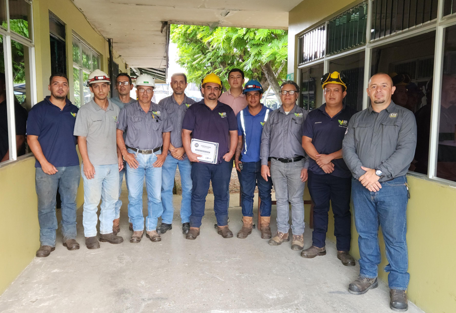 Capacitaciones en empresas para optimizar la eficiencia de motores industriales. | Corporate training on optimizing industrial motor efficiency.